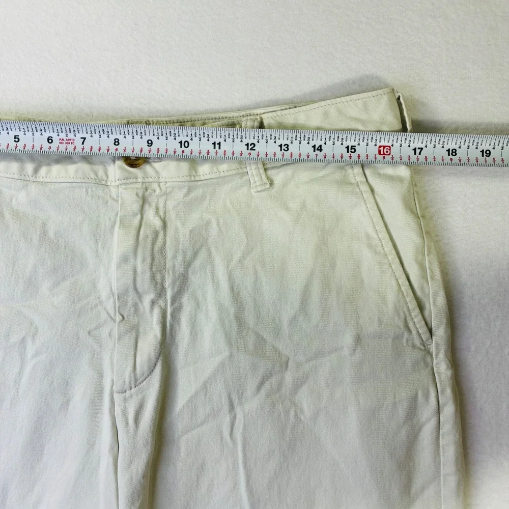 IZOD Saltwater Dock Chino Shorts Mens 32/9.5 Stone Beige Flat Front Cotton Twill